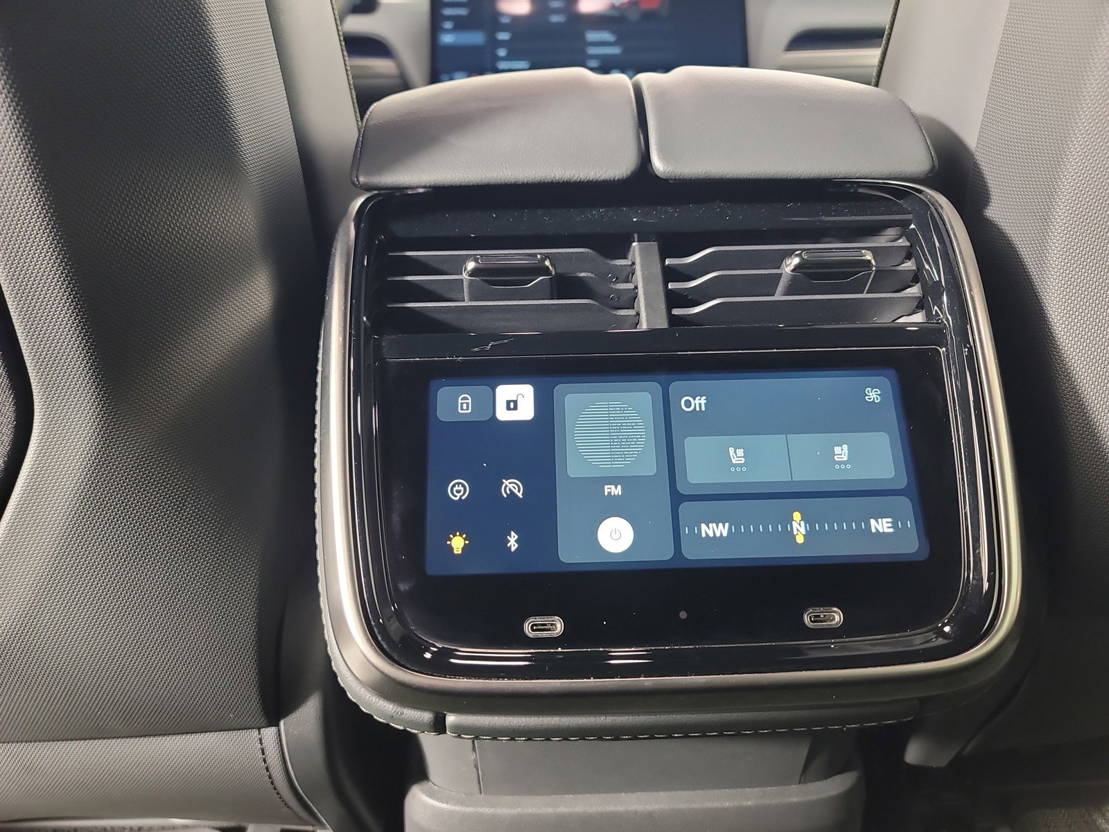 Used 2024 Rivian R1S Adventure image 30