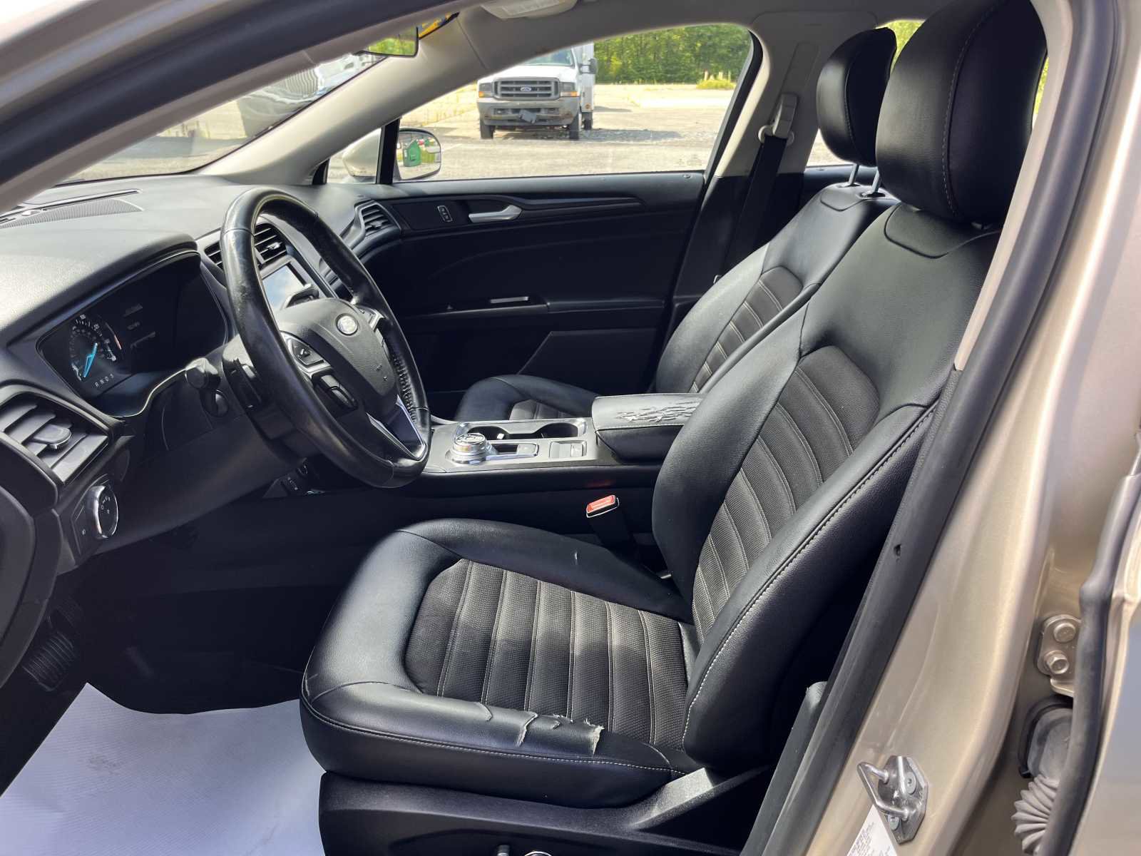 Used 2018 Ford Fusion SE w/ Equipment Group 201A image 18