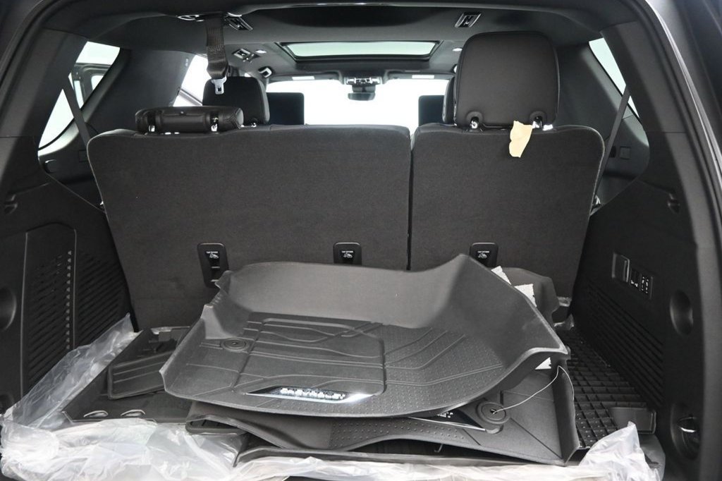 New 2026 Chevrolet Tahoe High Country AWD/4WD image 36