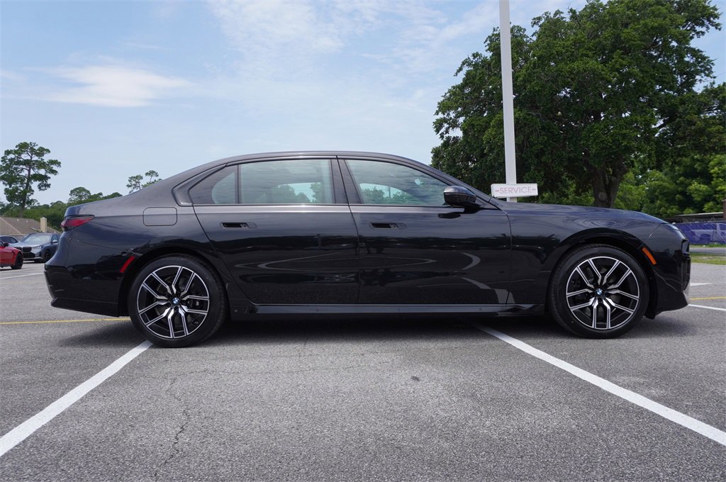 New 2025 BMW 740i w/ Executive Package image 4