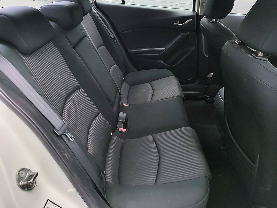 Used 2016 MAZDA MAZDA3 i Sport w/ Preferred Equipment Package FWD image 31