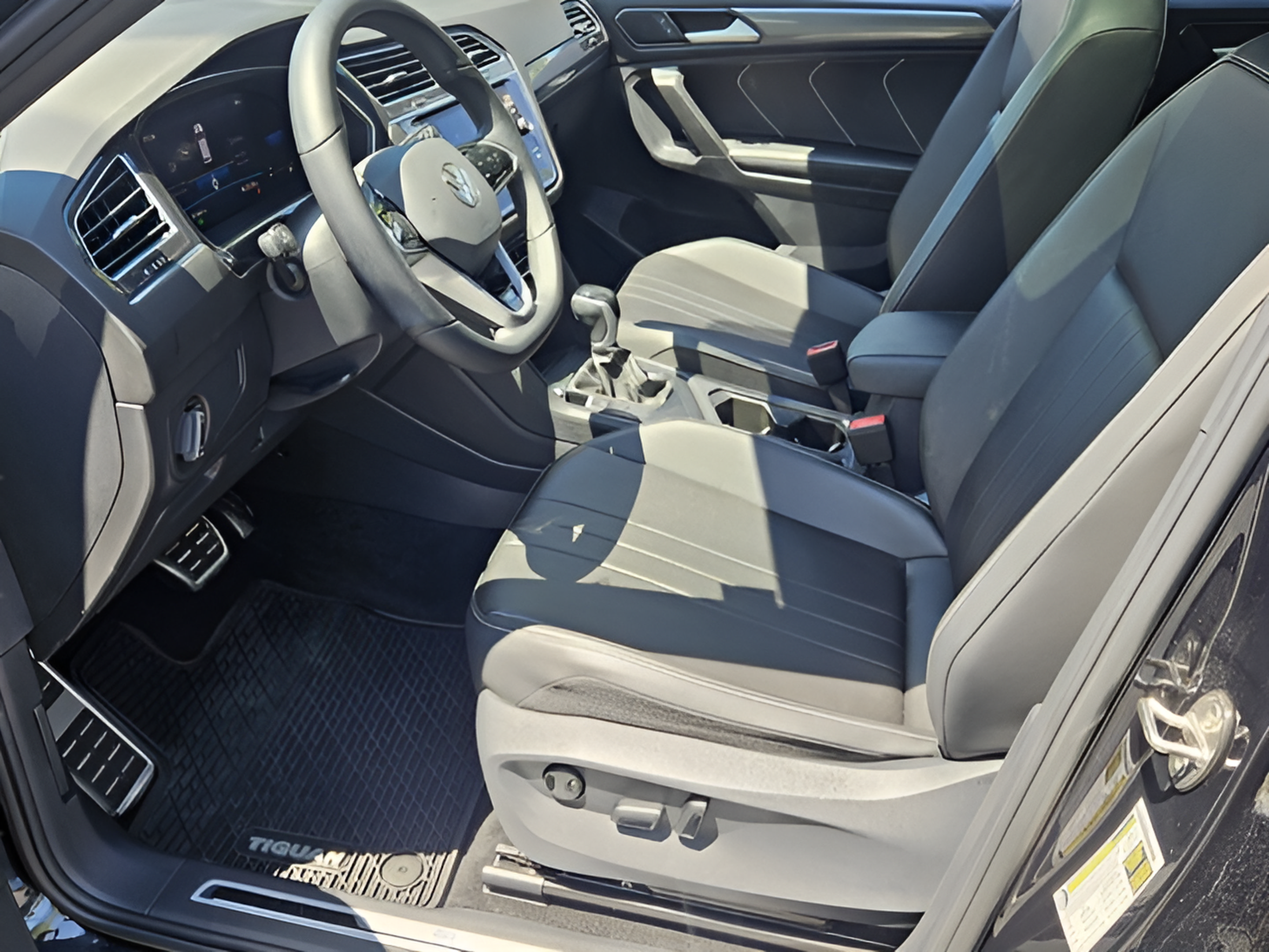 Certified 2023 Volkswagen Tiguan SE R-Line FWD image 12