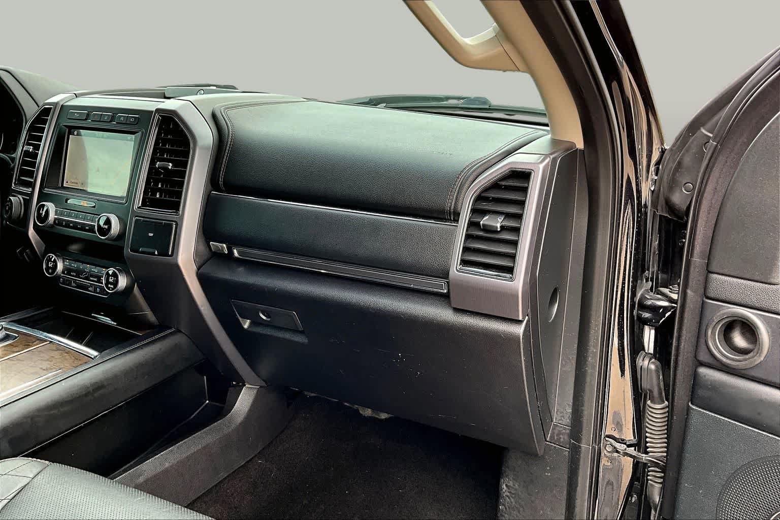 Used 2019 Ford Expedition Platinum RWD image 18