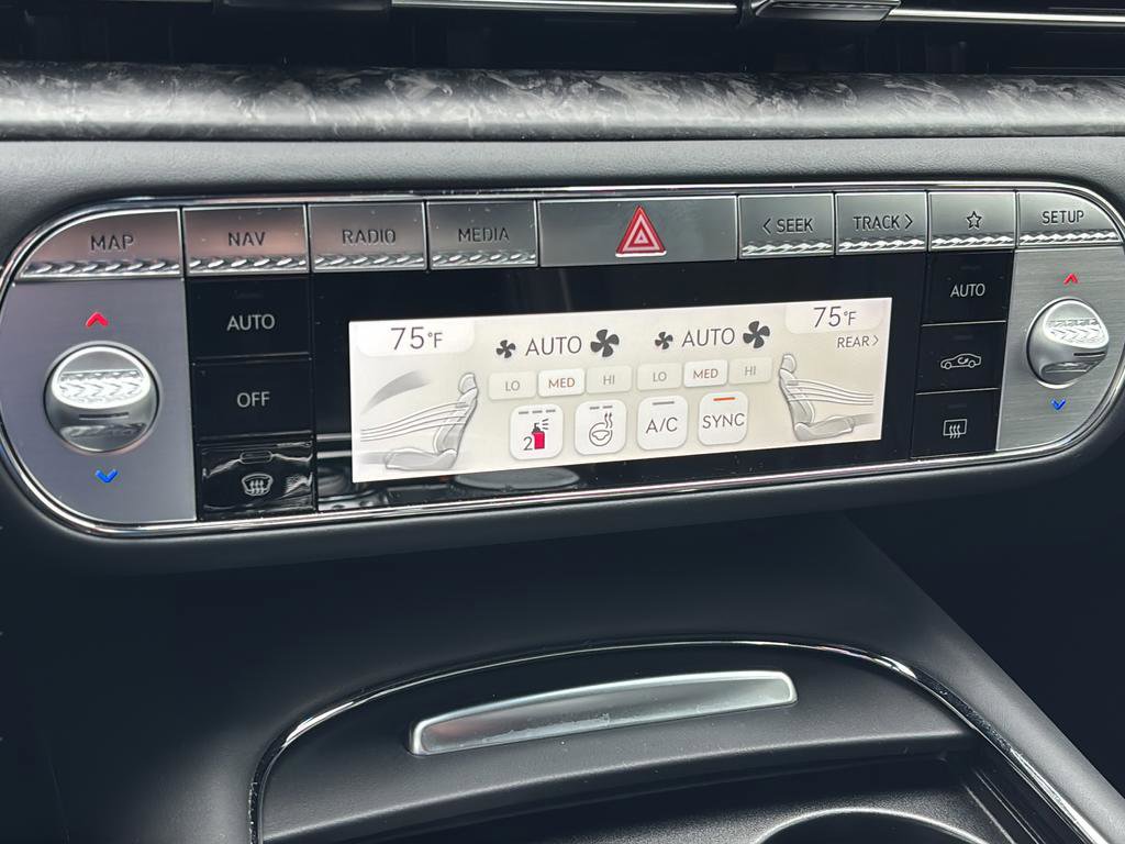 Used 2024 Genesis G90 3.5T image 32