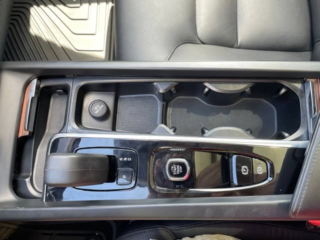 Used 2024 Volvo XC60 B5 Plus AWD/4WD image 33