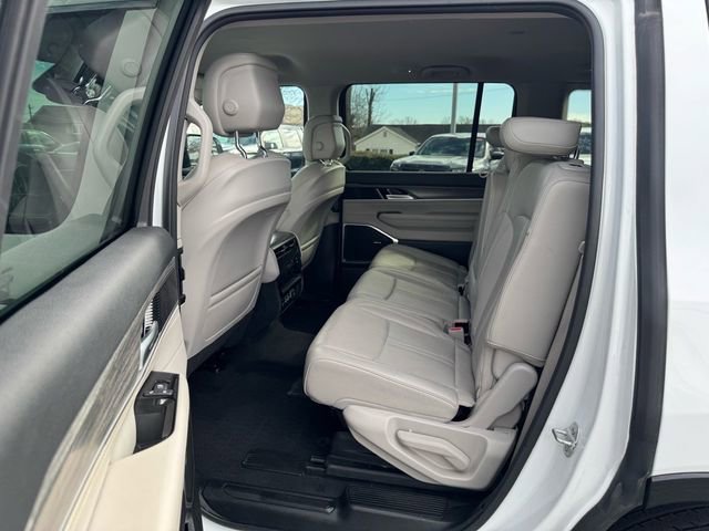 Used 2024 Jeep Wagoneer Series II w/ Flexible Seating Group image 13