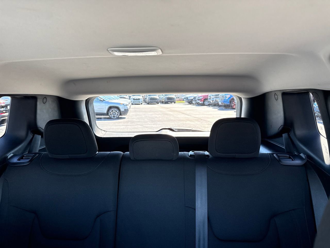 Used 2018 Jeep Renegade Latitude image 28