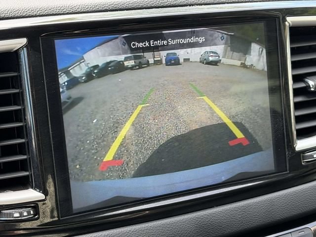 Used 2023 Chrysler Pacifica Touring-L FWD image 20