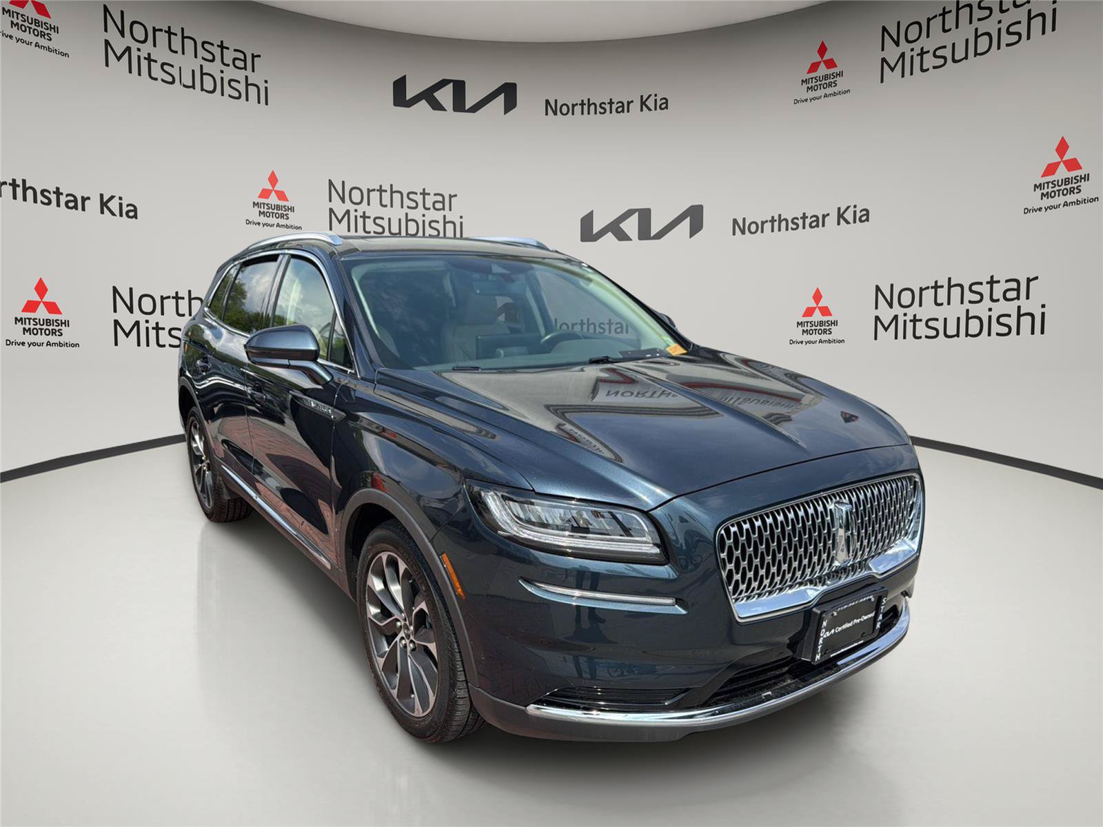 Used 2023 Lincoln Nautilus Reserve AWD/4WD image 7
