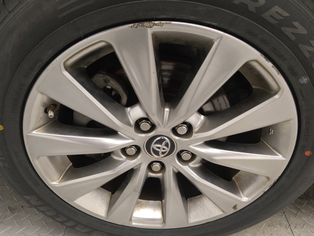 Used 2015 Toyota Camry XLE FWD image 31