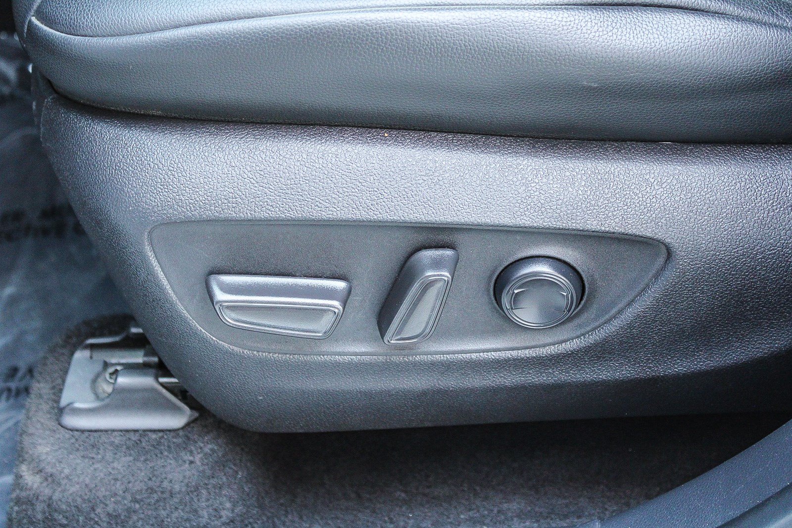 Used 2023 Toyota Highlander XLE FWD image 24