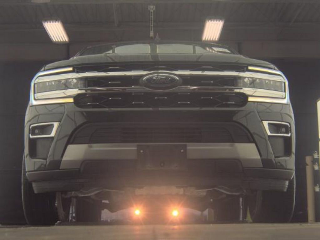 Used 2024 Ford Expedition Limited image 4