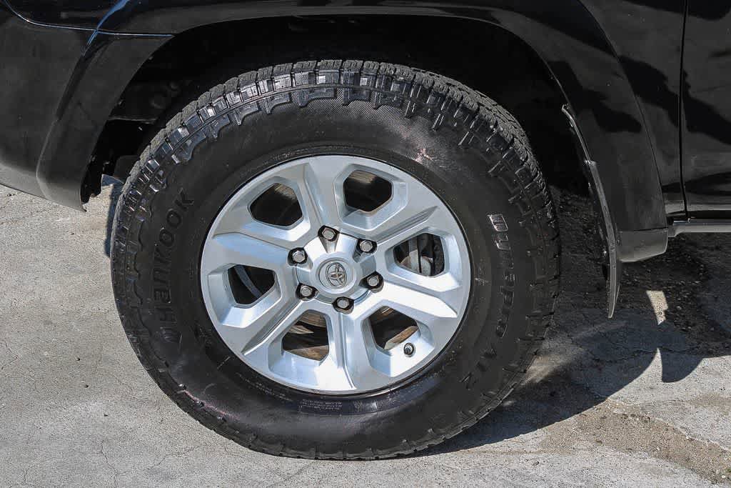 Used 2017 Toyota 4Runner SR5 image 5