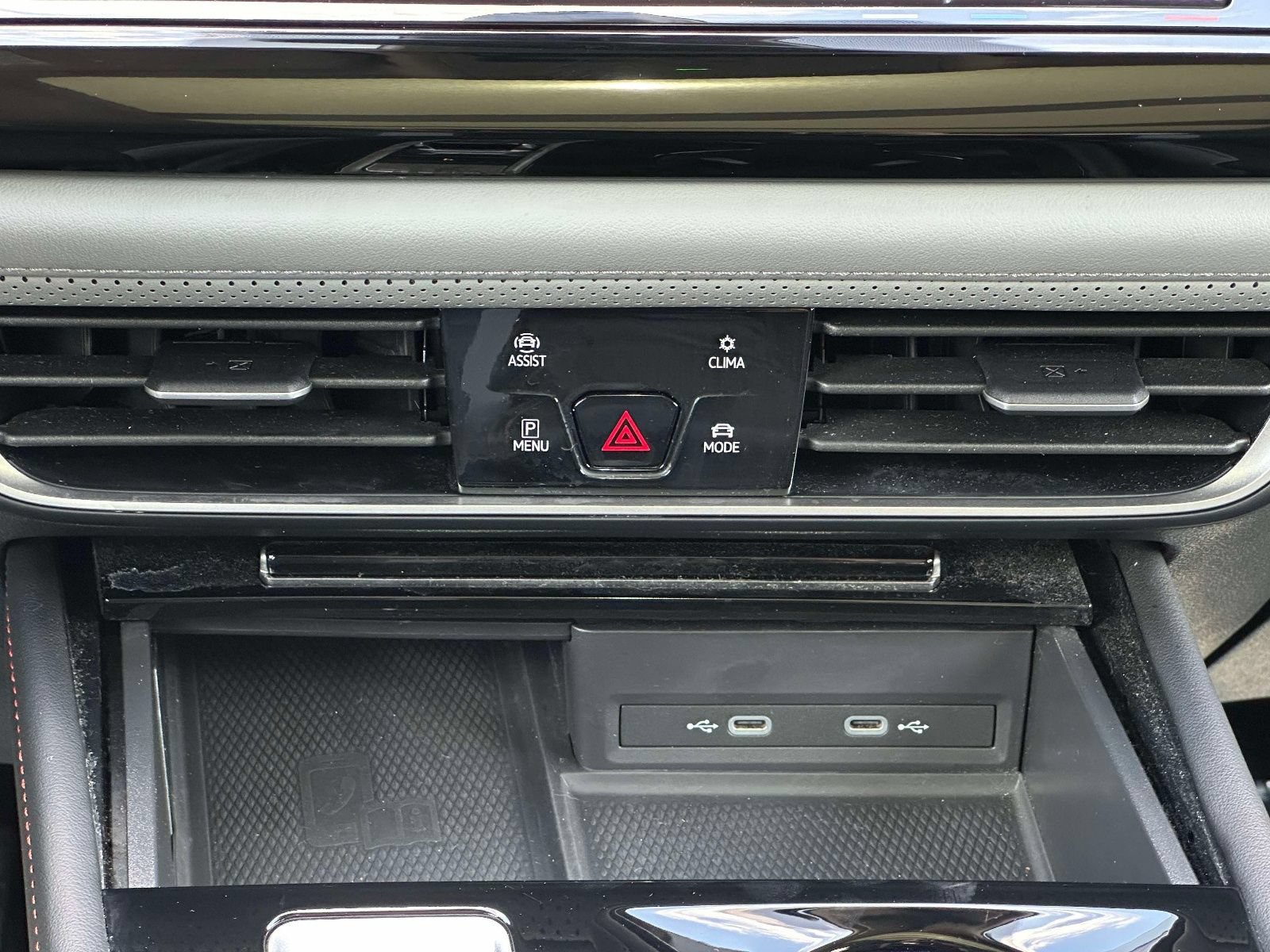 Used 2024 Volkswagen Atlas Peak Edition SEL AWD/4WD image 20