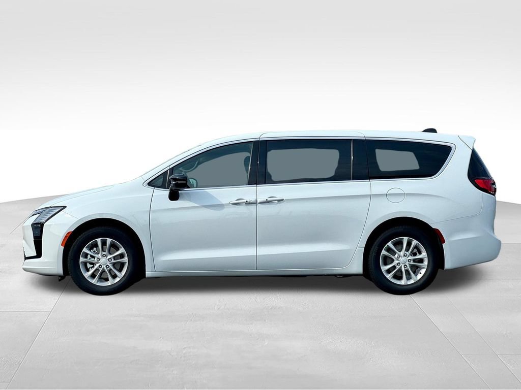 New 2027 Chrysler Pacifica Select FWD image 4