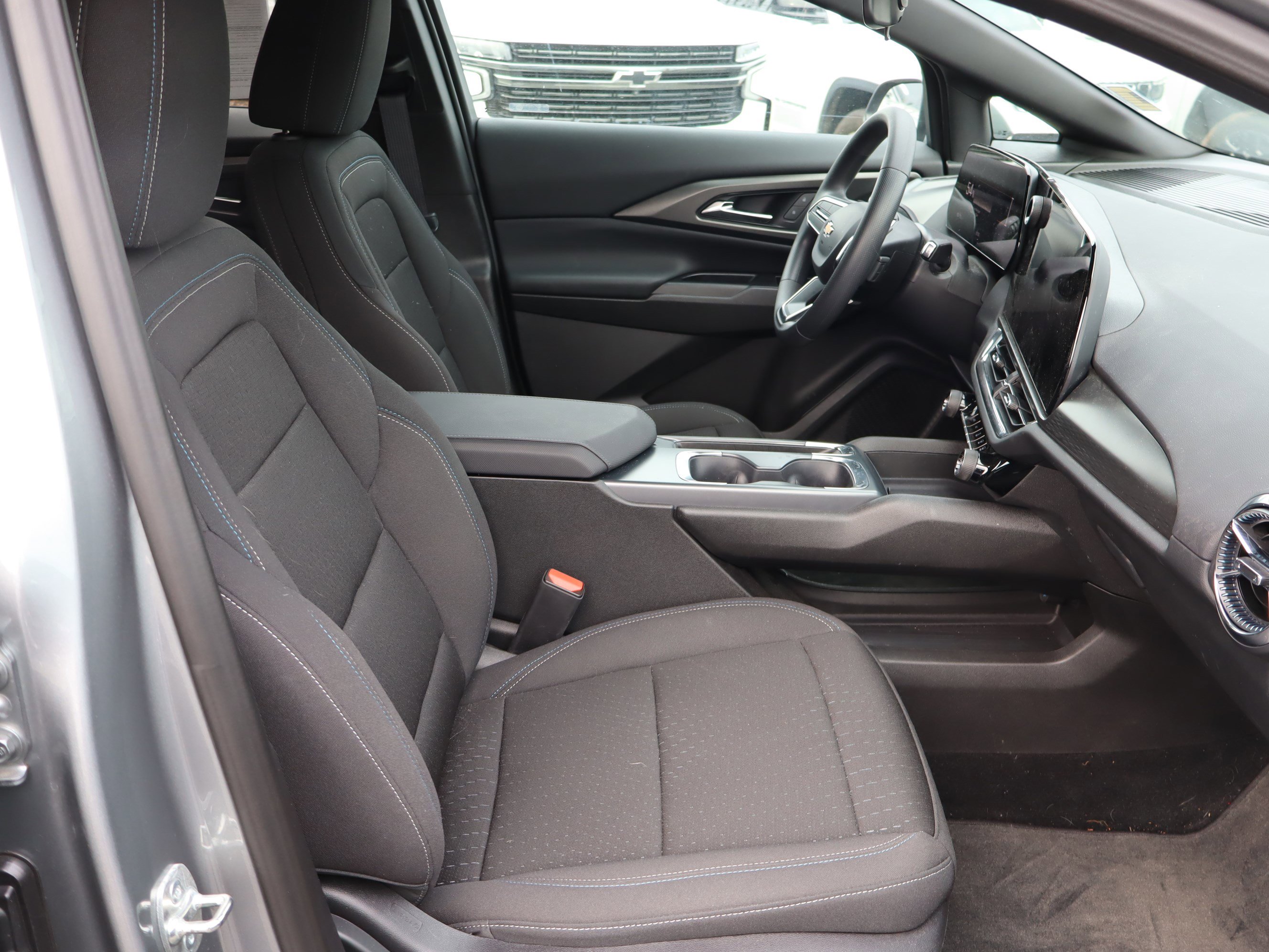 Used 2025 Chevrolet Equinox EV LT image 36