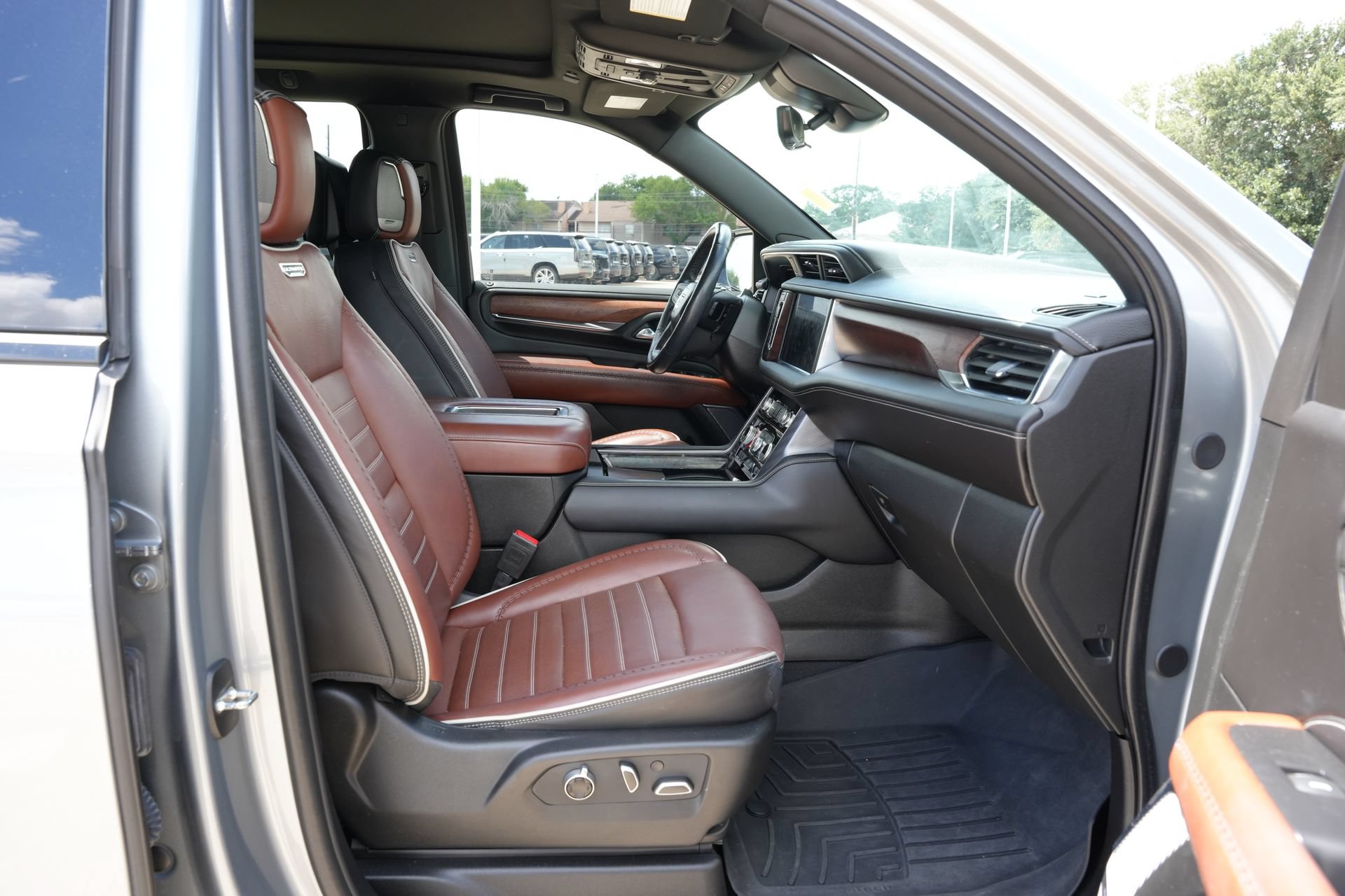 Used 2024 GMC Yukon Denali Ultimate AWD/4WD image 26