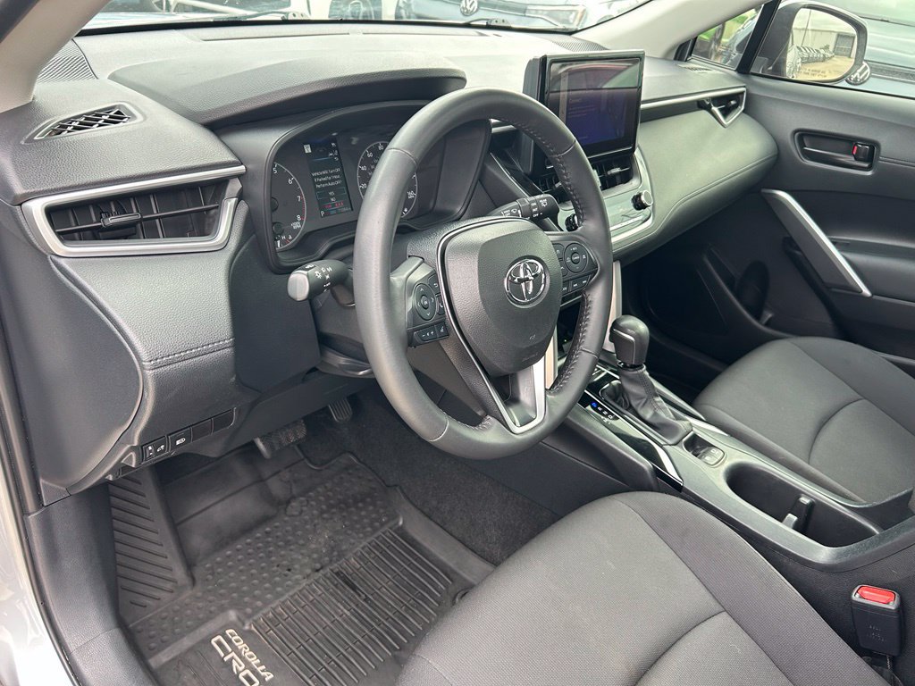 Used 2024 Toyota Corolla Cross LE w/ Moonroof Package FWD image 16