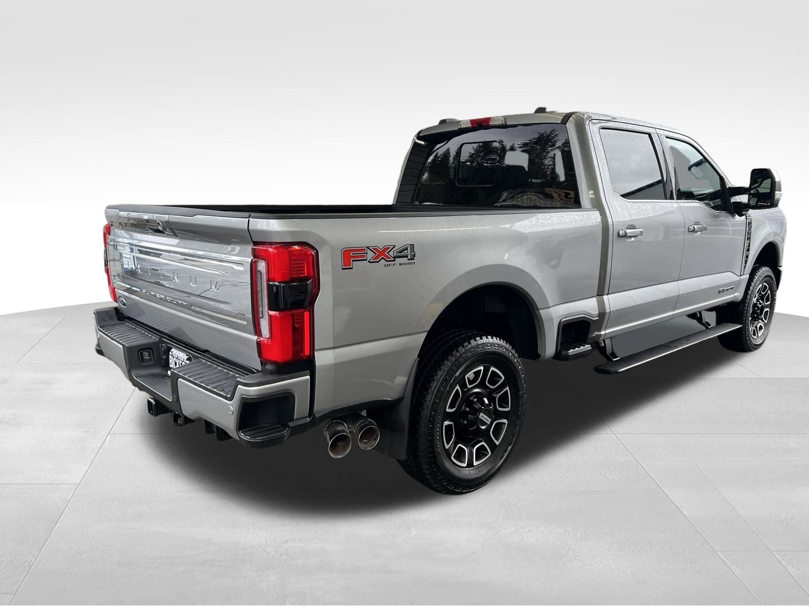 Used 2023 Ford F350 Platinum w/ FX4 Off-Road Package image 5