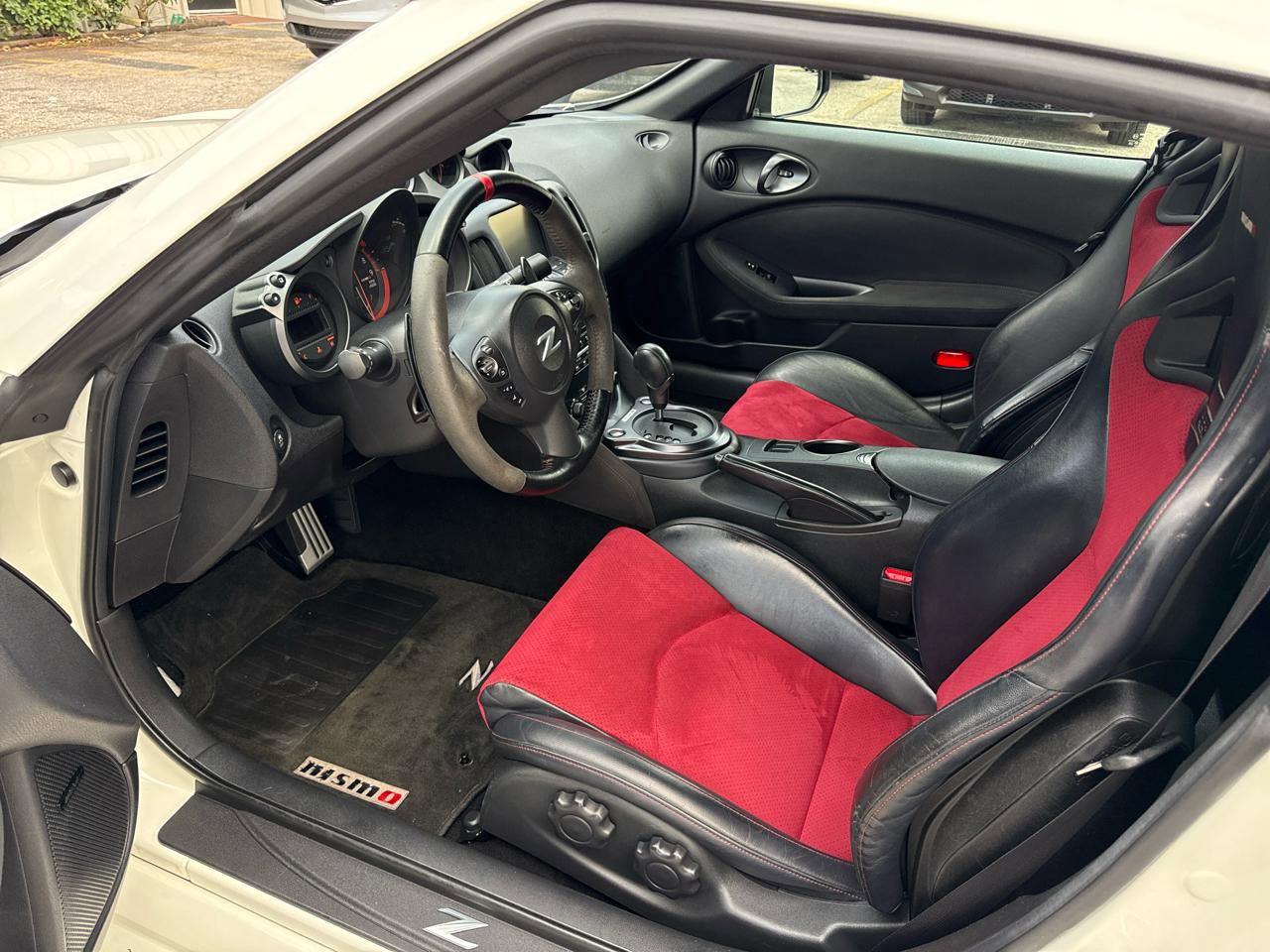Used 2017 Nissan 370Z NISMO image 17