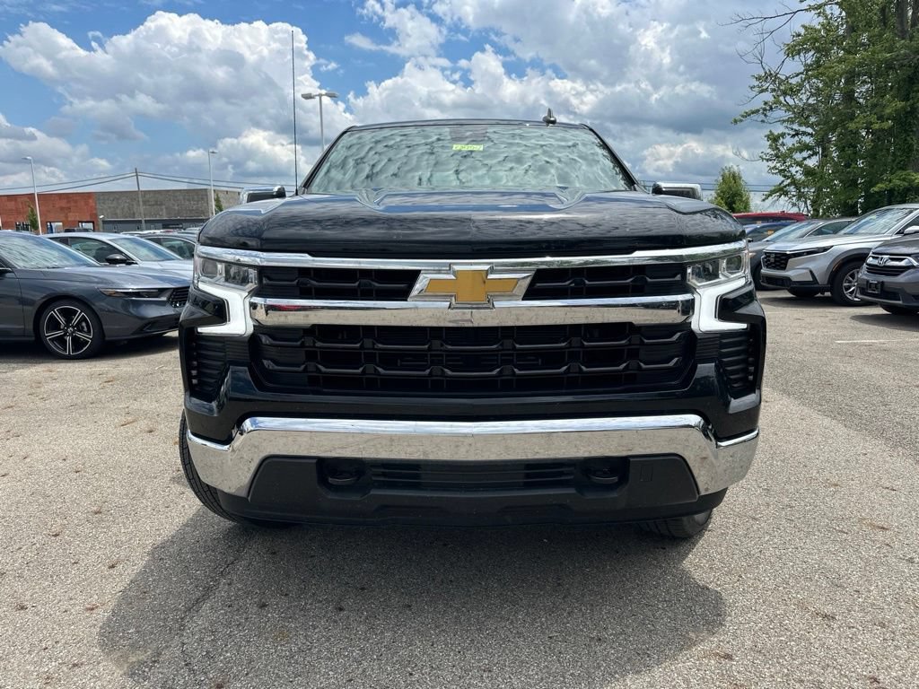 Used 2023 Chevrolet Silverado 1500 LT AWD/4WD image 2
