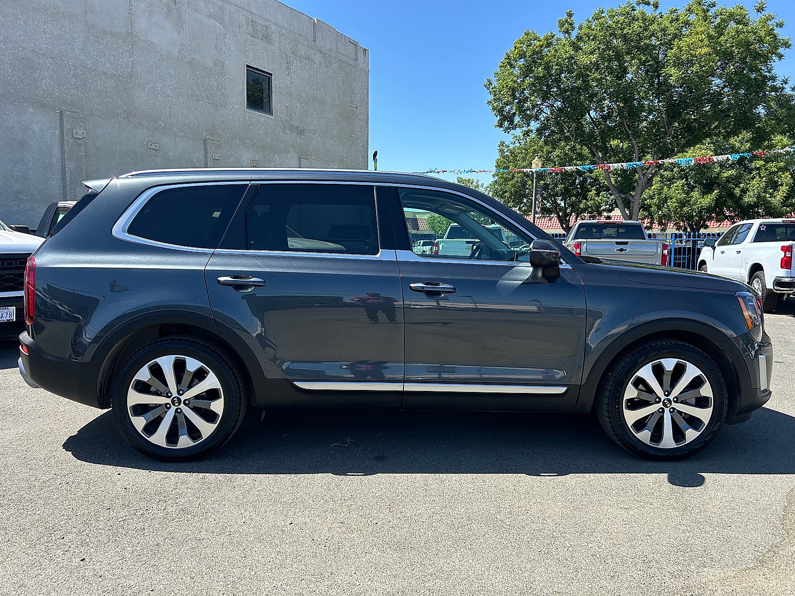 Used 2020 Kia Telluride S w/ S 8 Passenger Seating Package FWD image 2