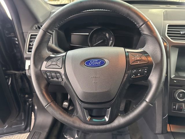 Used 2017 Ford Explorer XLT w/ Equipment Group 202A image 29