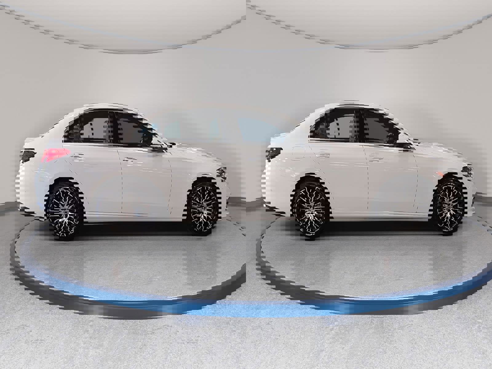 Used 2024 Mercedes-Benz C 300 4MATIC Sedan image 4