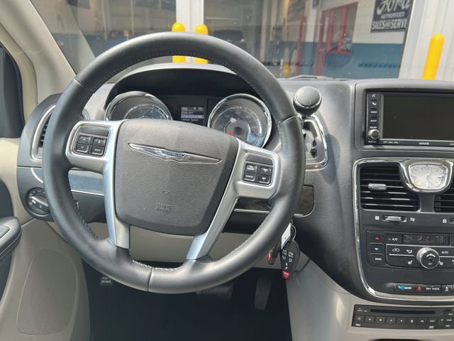Used 2011 Chrysler Town & Country Touring-L w/ Entertainment Group #2 FWD image 23
