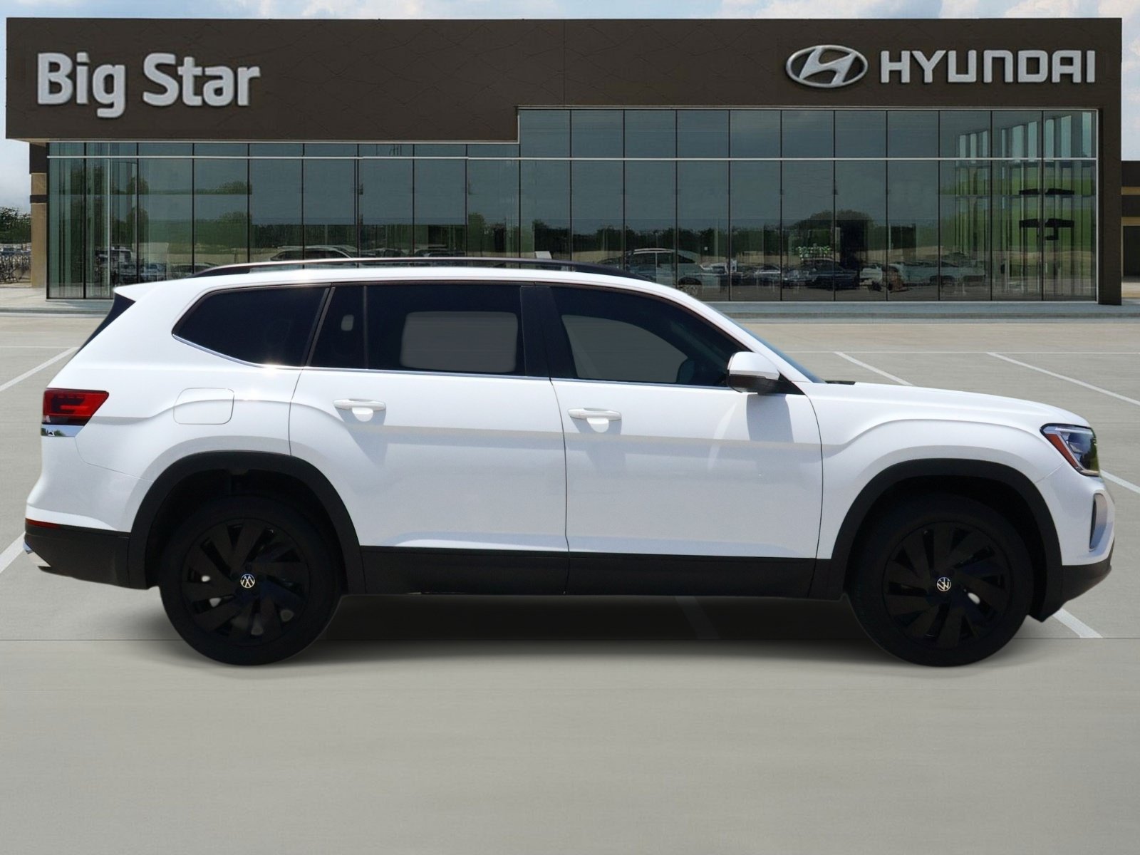 Used 2025 Volkswagen Atlas SE FWD image 5