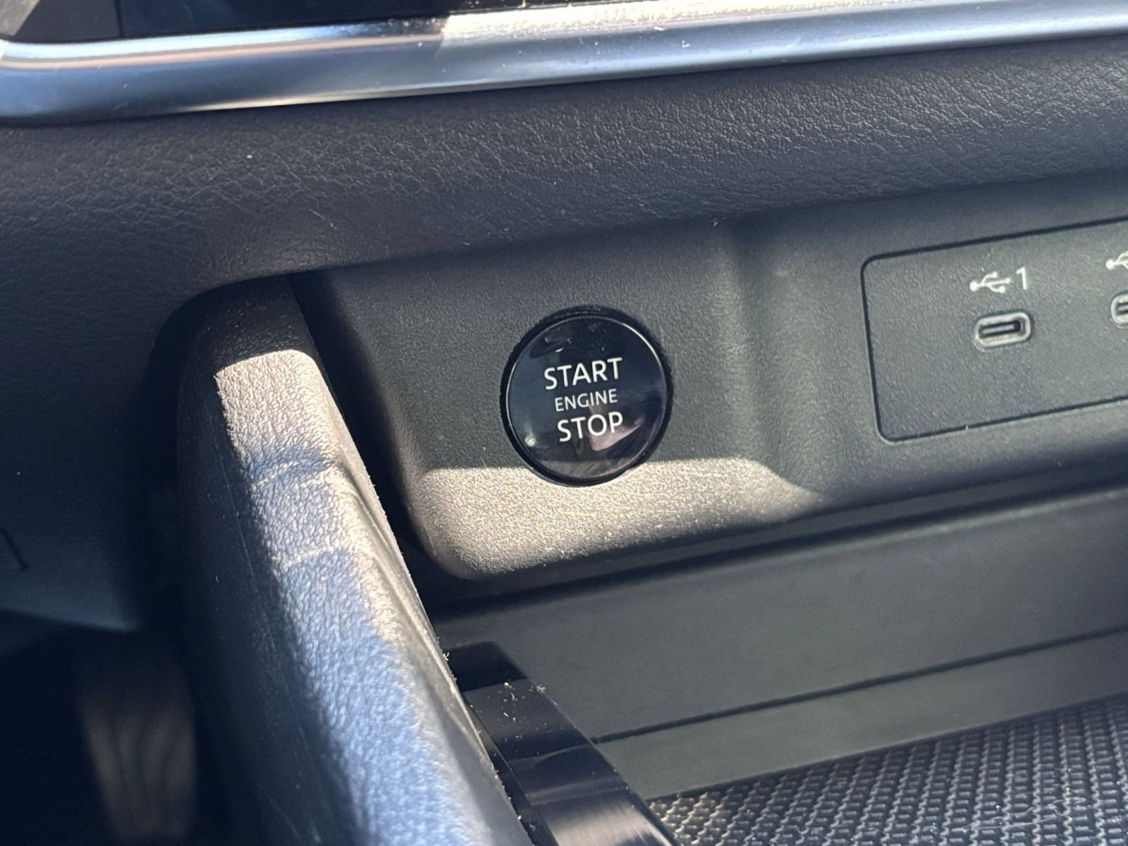 Used 2025 Nissan Rogue SV AWD/4WD image 24