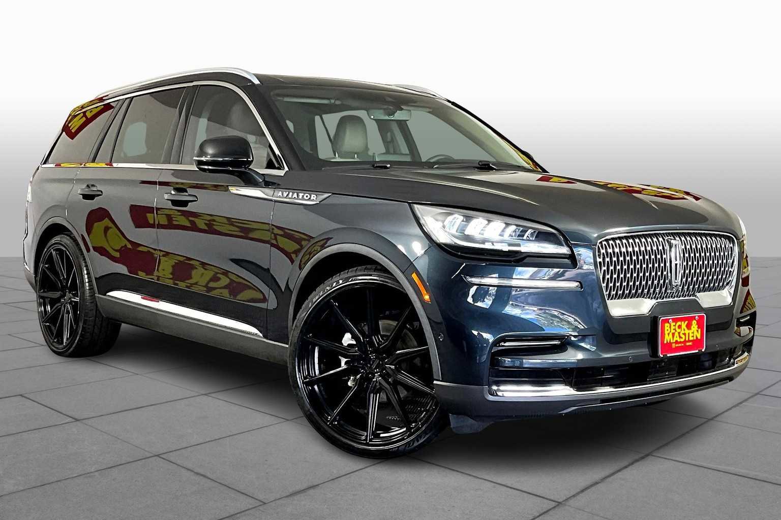 Used 2022 Lincoln Aviator Reserve w/ Elements Package Plus image 2