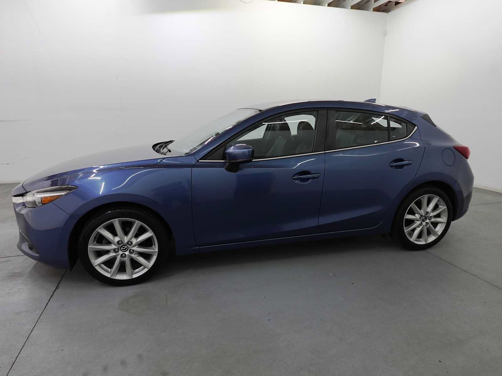 Used 2017 MAZDA MAZDA3 Grand Touring w/ Premium Equipment Package FWD image 8