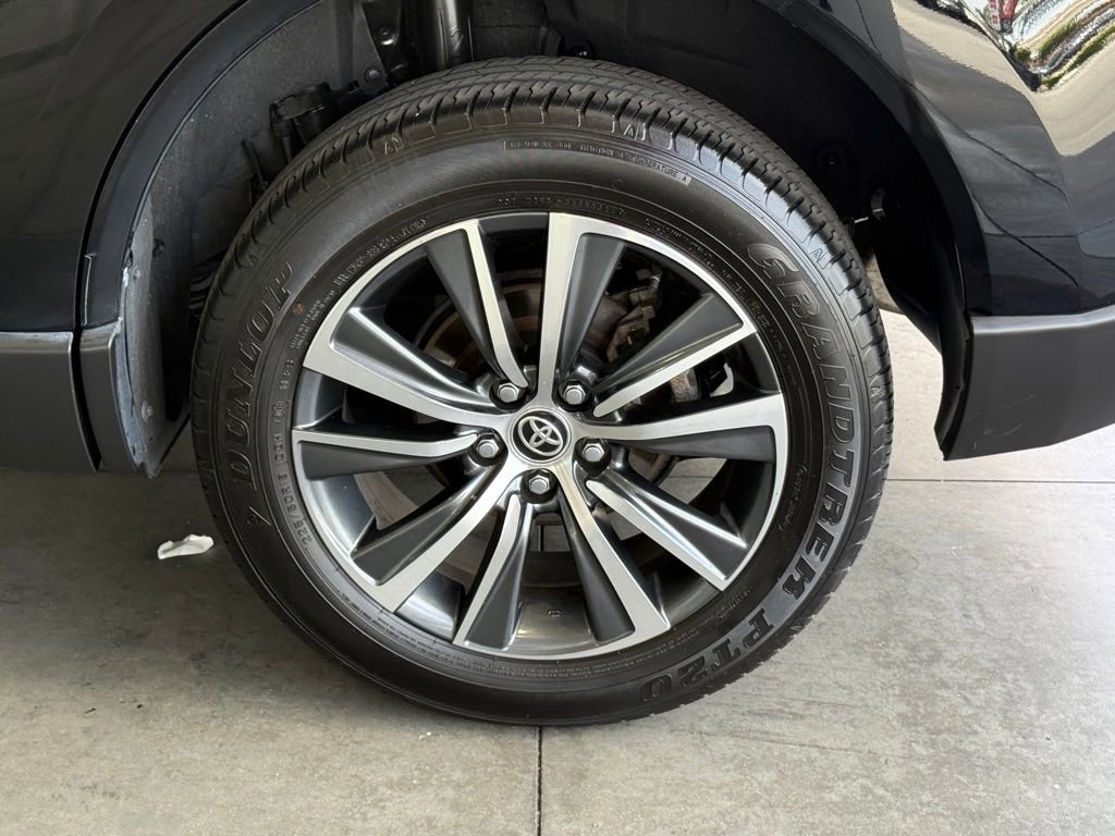 Certified 2021 Toyota Venza LE image 17