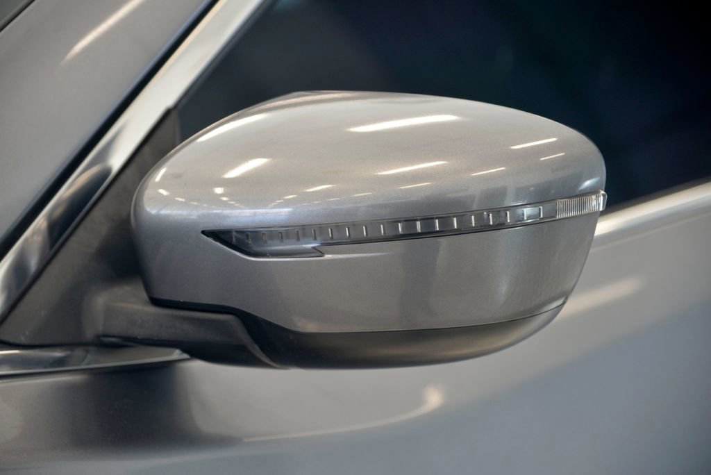 Used 2016 Nissan Rogue SV image 12