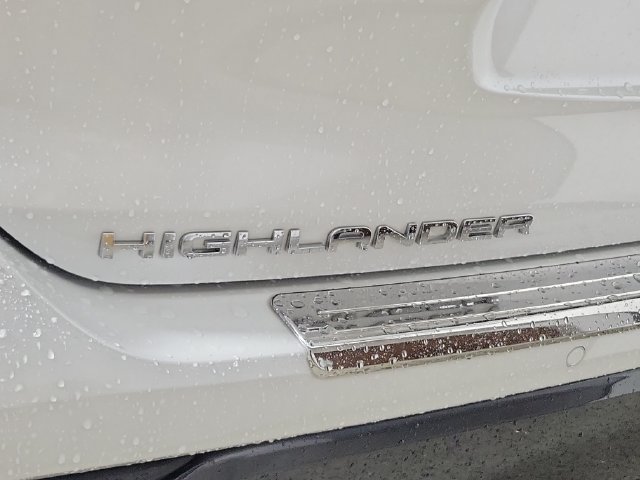 Used 2023 Toyota Highlander Limited FWD image 9