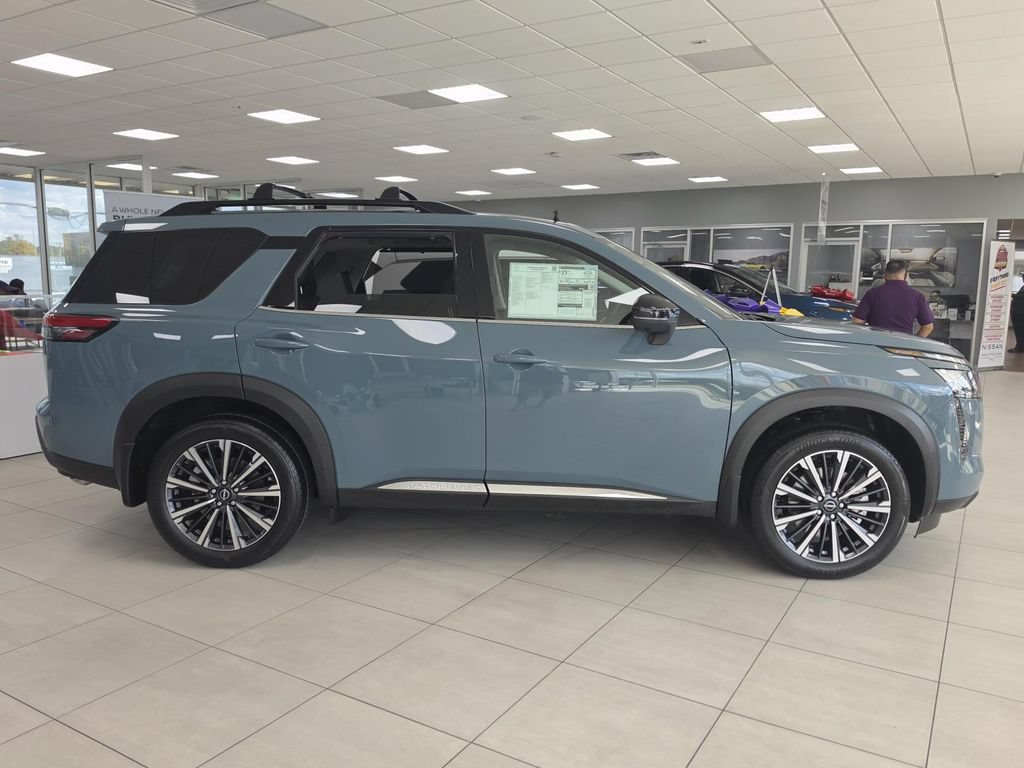 New 2026 Nissan Pathfinder Platinum FWD image 2