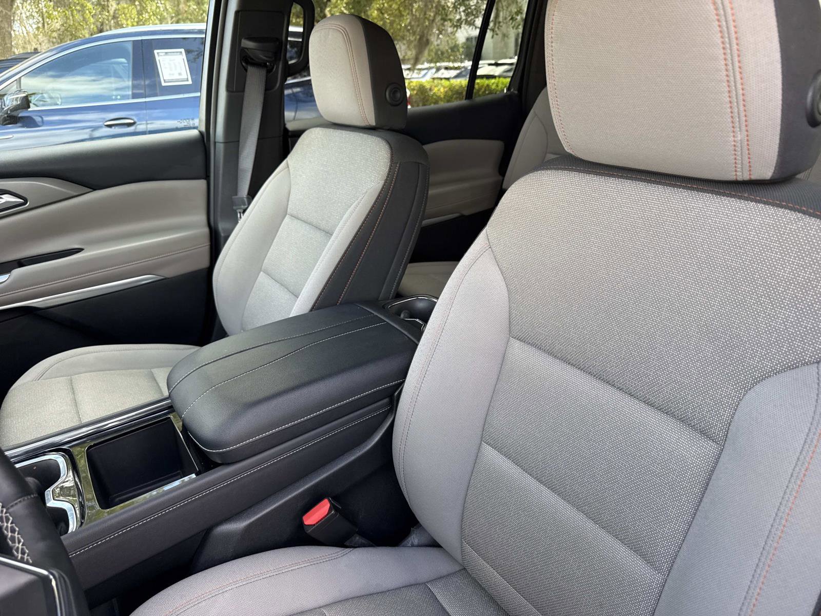 Used 2025 Chevrolet Traverse LT image 22