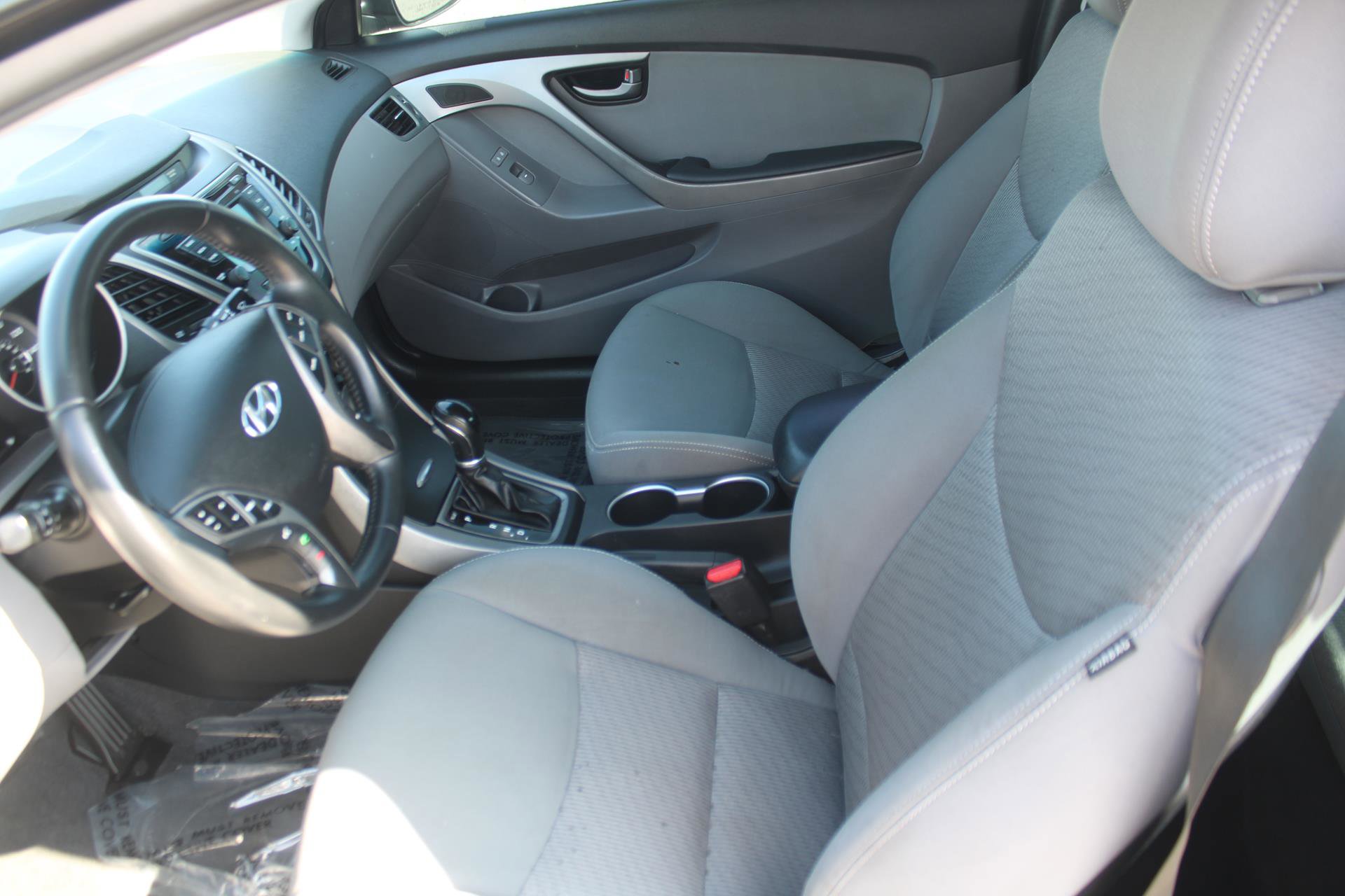Used 2014 Hyundai Elantra image 9