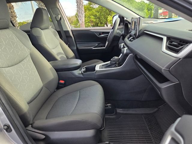 Used 2022 Toyota RAV4 XLE w/ Convenience Package FWD image 17