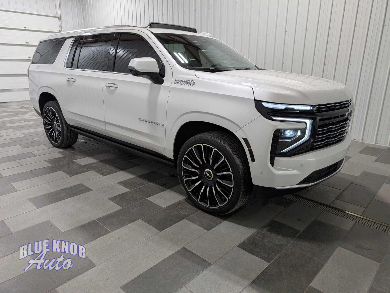 Used 2025 Chevrolet Suburban High Country image 5