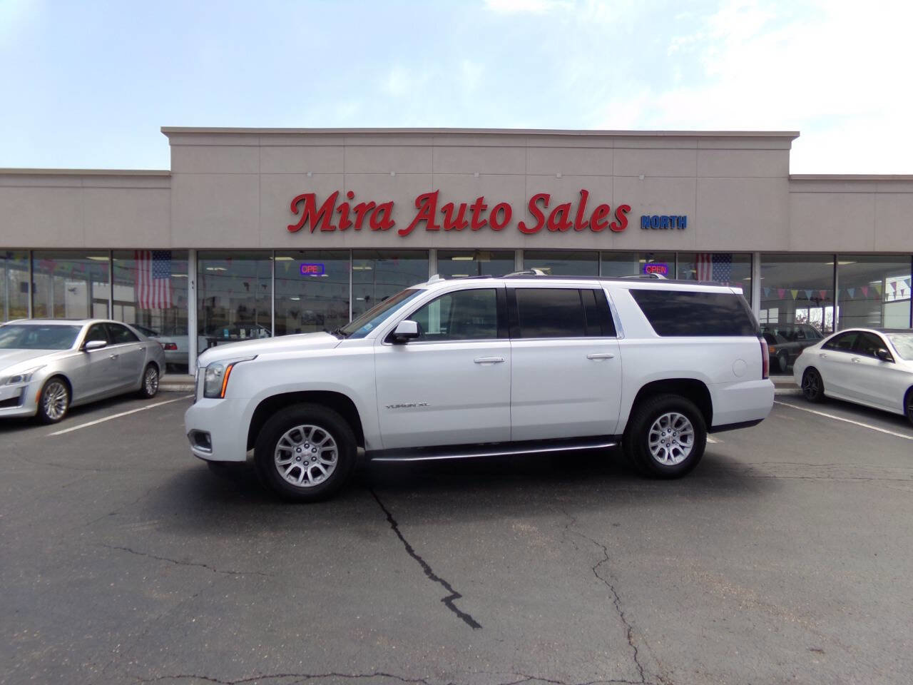 Used 2018 GMC Yukon XL SLT w/ Open Road Package image 1