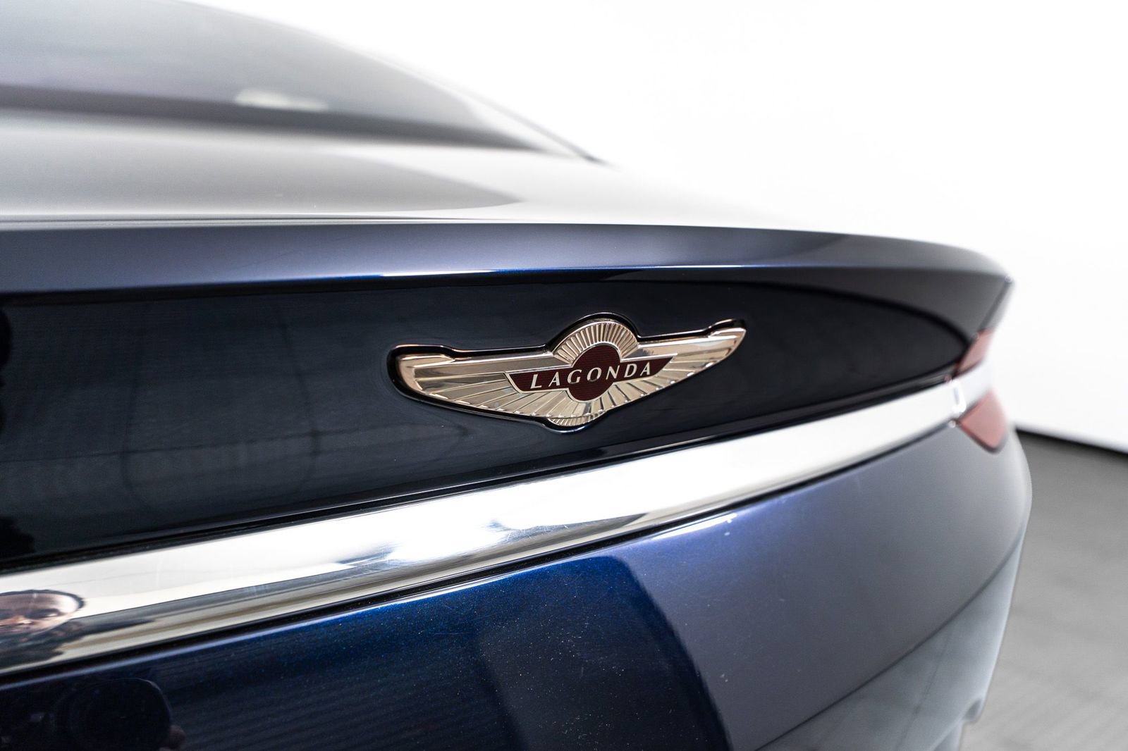 Used 2018 Aston Martin Lagonda RWD image 48