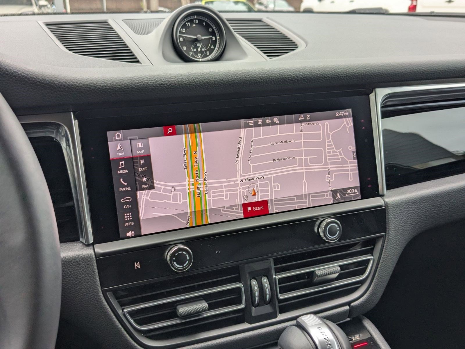 Certified 2026 Porsche Macan AWD/4WD image 17