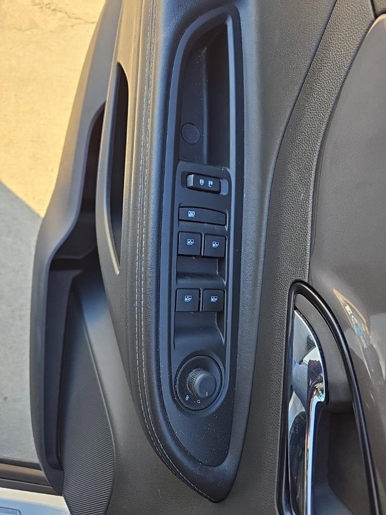 Used 2022 Buick Encore Preferred w/ Safety Package II image 37