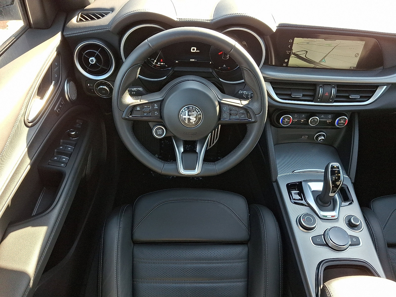 Used 2024 Alfa Romeo Stelvio Veloce image 11