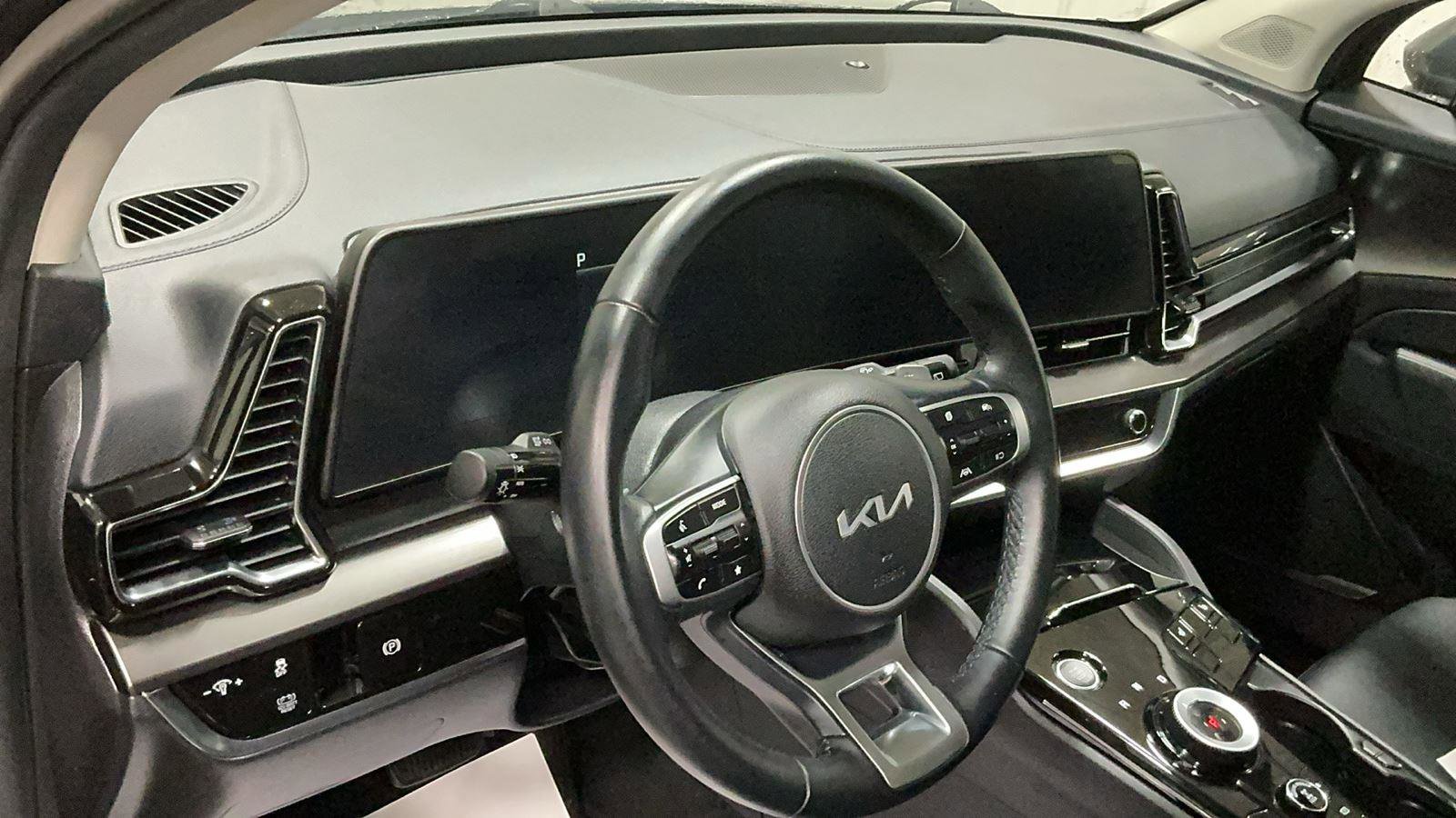 Used 2024 Kia Sportage EX image 16