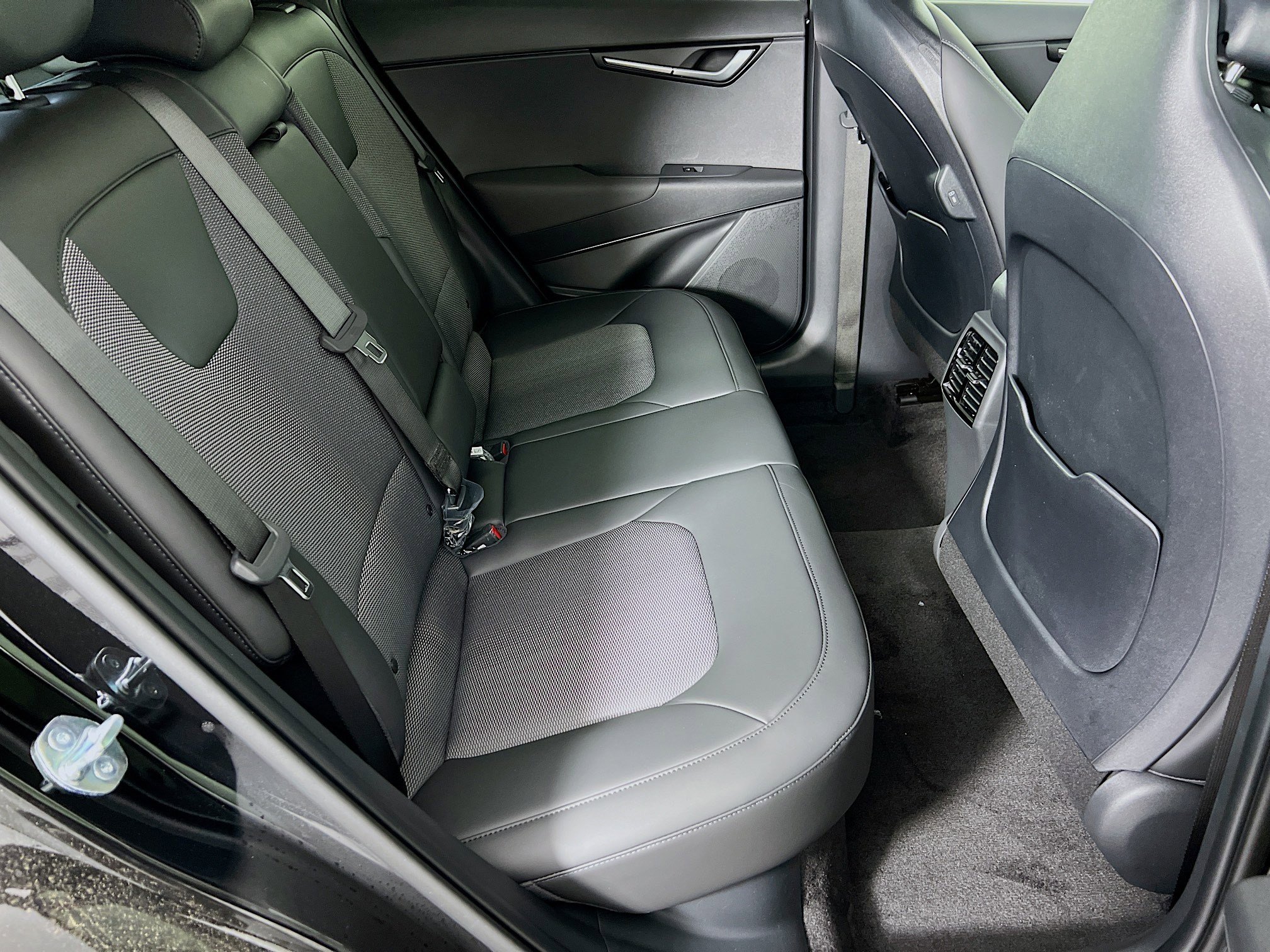 New 2025 Kia Niro EX Touring image 24