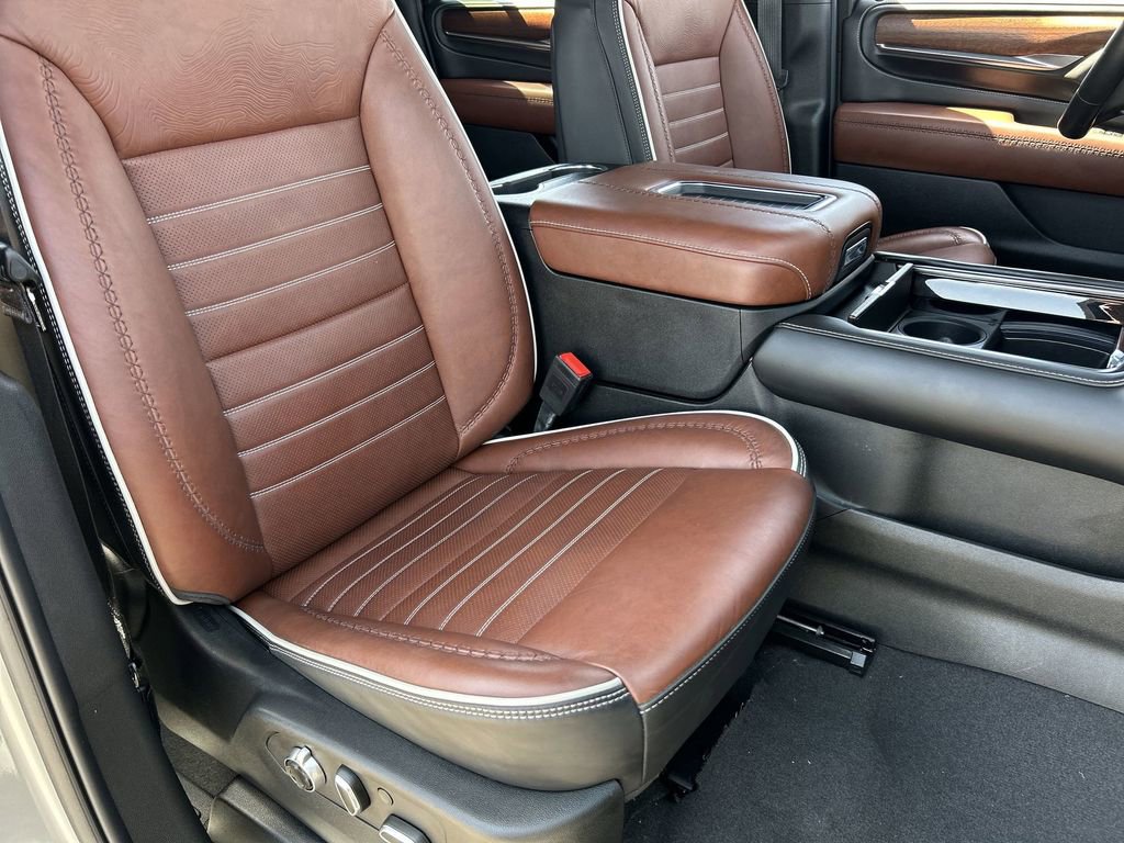 Used 2024 GMC Yukon XL Denali Ultimate AWD/4WD image 29