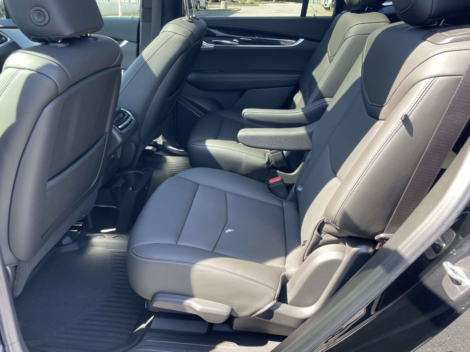Used 2024 Cadillac XT6 Premium Luxury w/ Technology Package FWD image 15